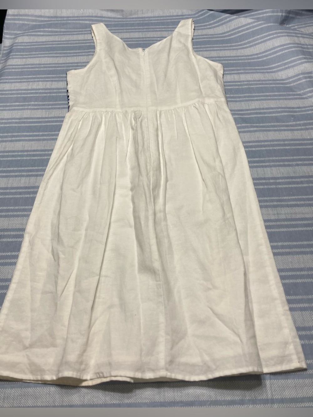 NWT LOFT white dress with blue and black embroidered bodice. - Picture 5 of 5